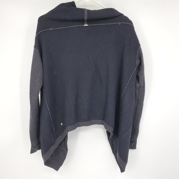 lululemon athletica Charcoal and Slate Reversible Cardigan - Picture 3 of 9